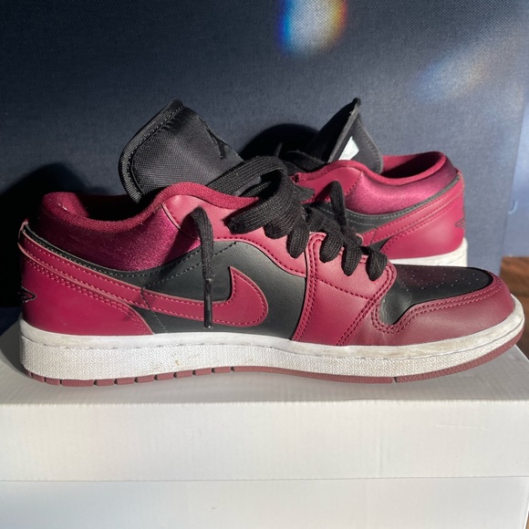 Nike Womens Air Jordan Low SE - Picture 11 of 12